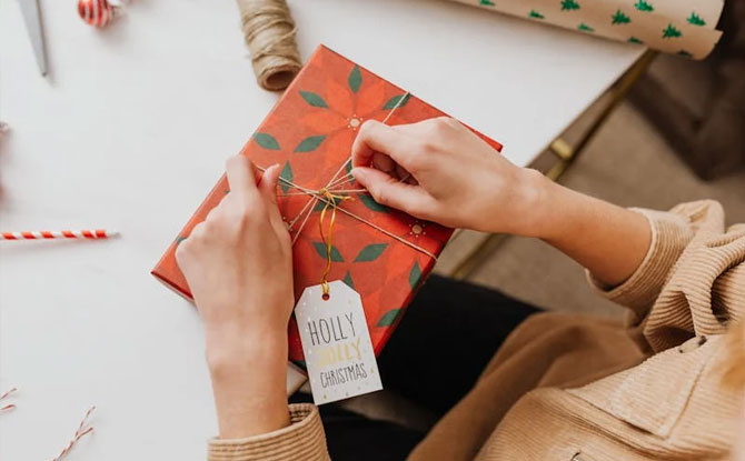 How to Attach Gift Tags to Gifts